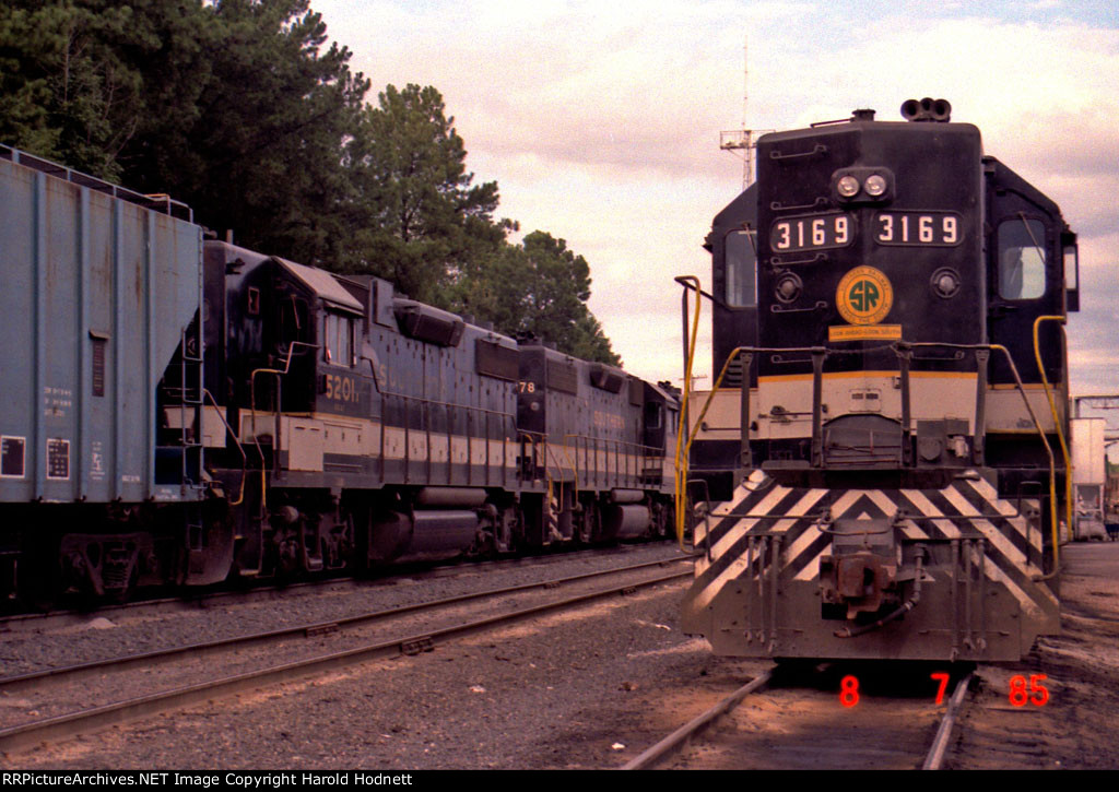 SOU 3169 in the service area as another train rolls by